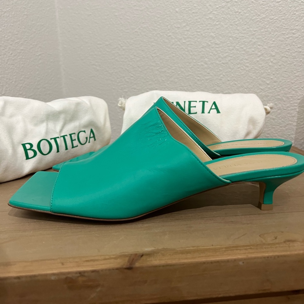 BOTTEGA VENETA
Leather Kitten Heel Mules 39.5
